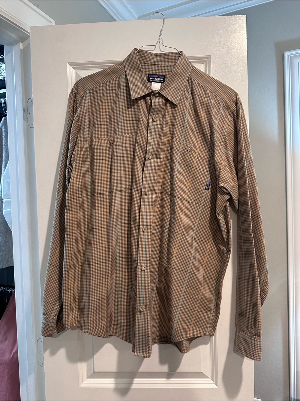 Patagonia Men's Tan and Brown Plaid Lightweight Shirt Jacket